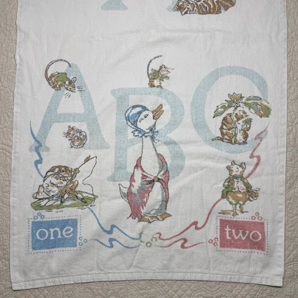 Vintage 1990 Beatrix Peter Rabbit ABC XYZ Bath Towel 90s Goose Puddle-Duck Baby‎